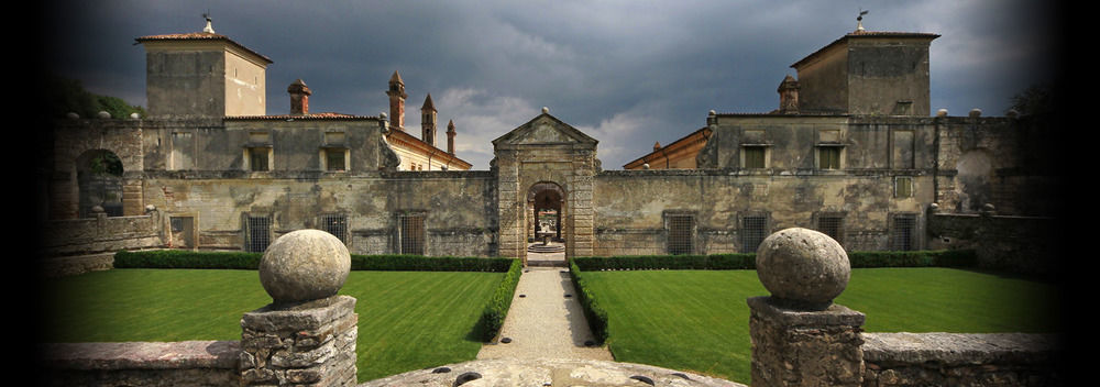 Della Torre *